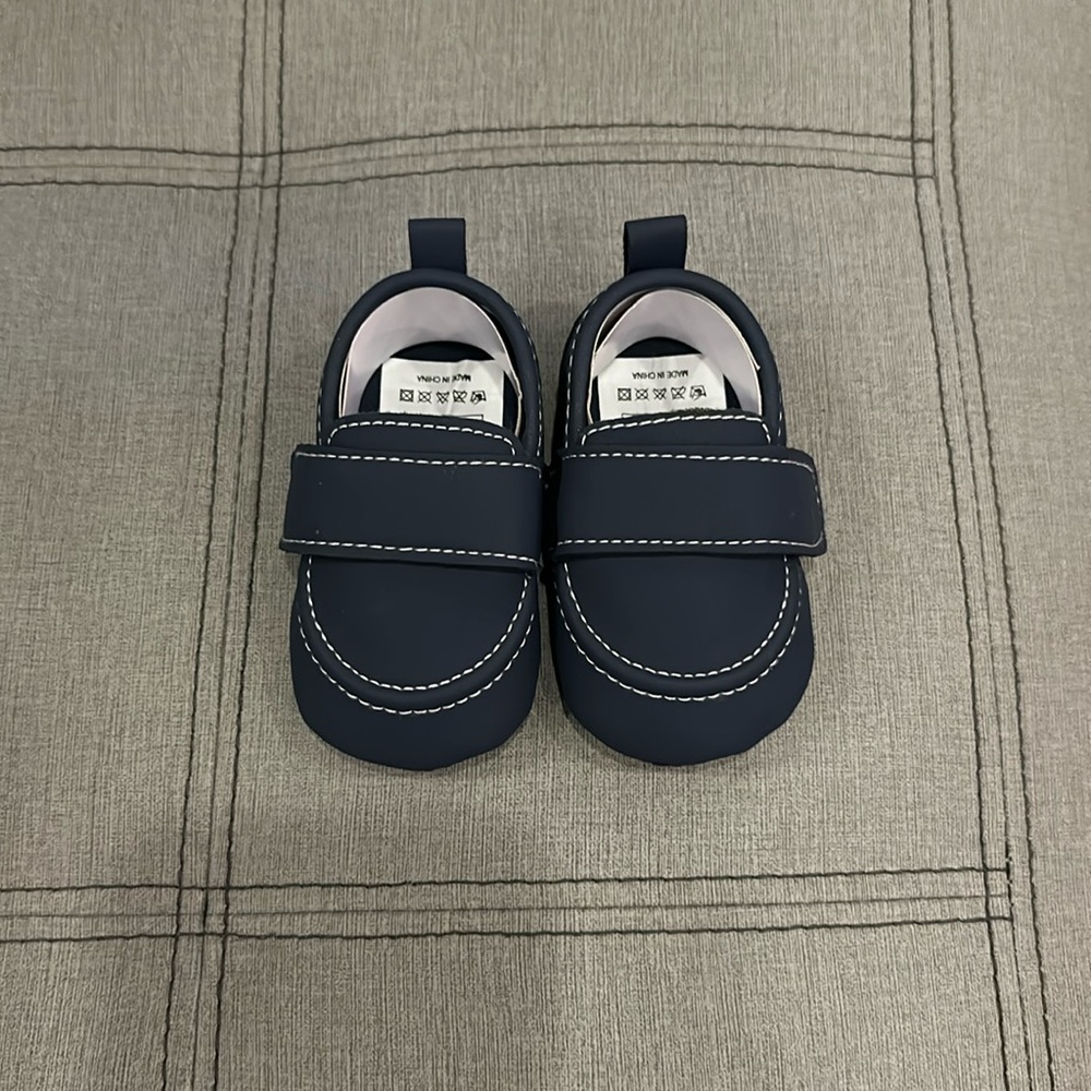 🏡NWT 0-6 month baby shoes